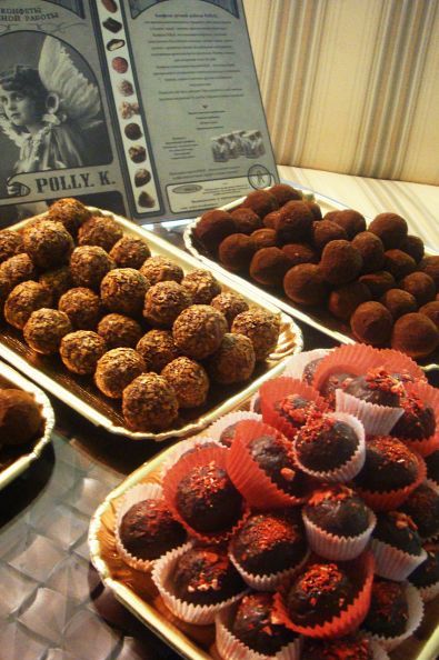 ЦДХ. Конфетки для мебельного салона)